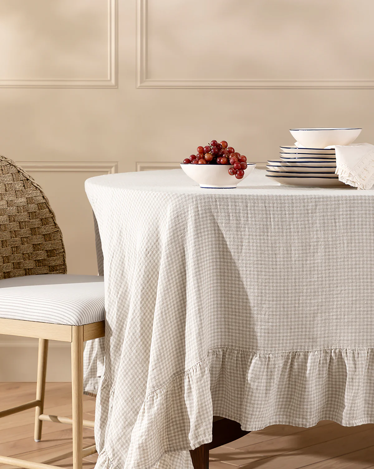 Catania Linen Ruffle Tablecloth - Image 5