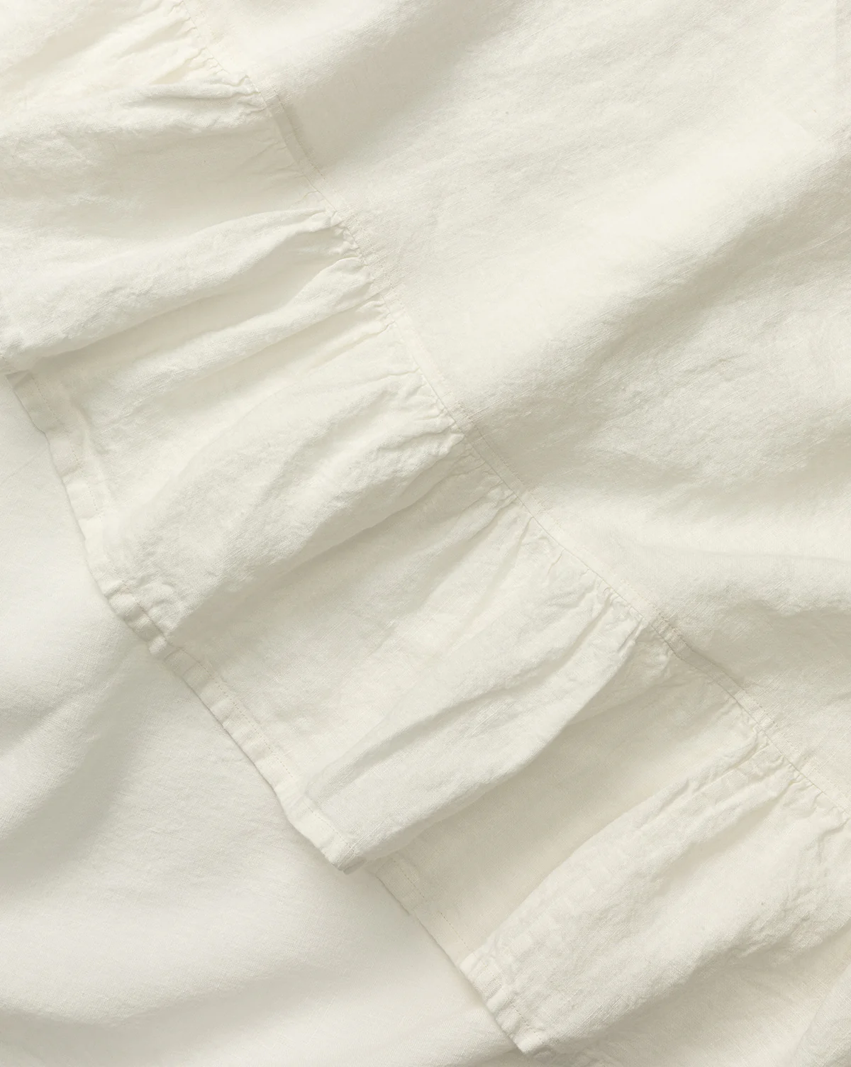 Catania Linen Ruffle Tablecloth - Image 9