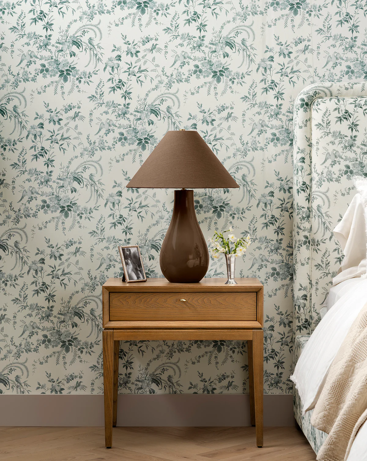 Jahnsen Nightstand - Image 4