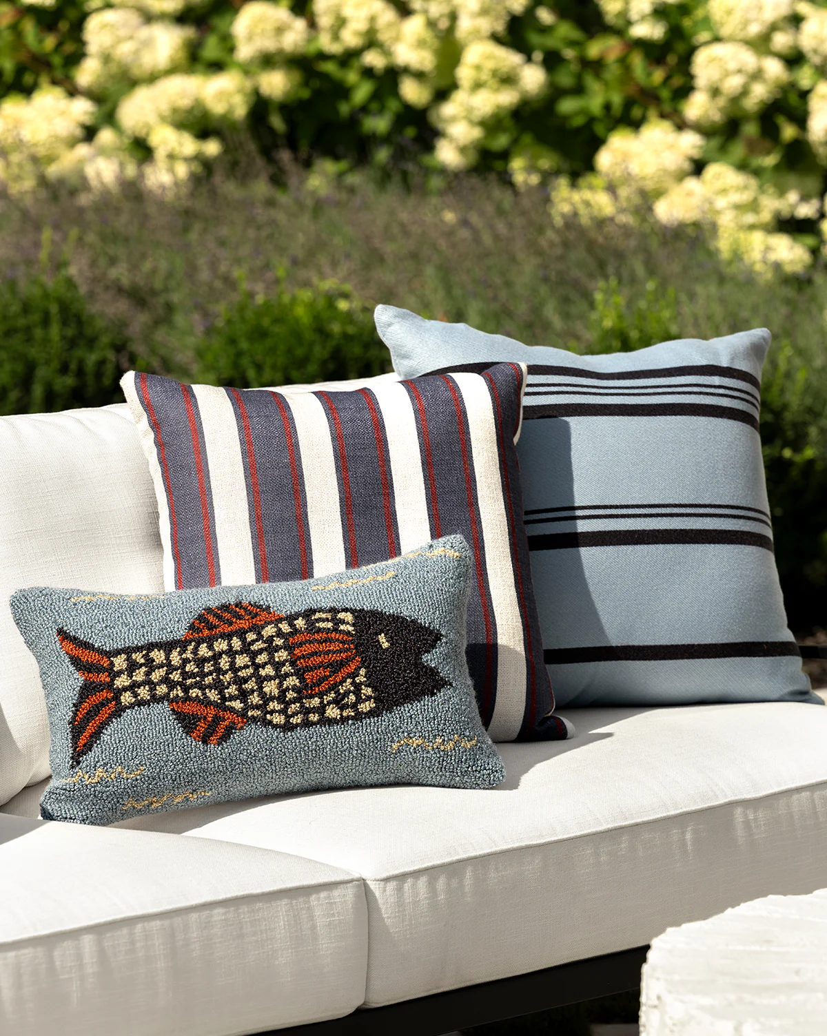 Poisson Indoor/Outdoor Pillow - Image 4