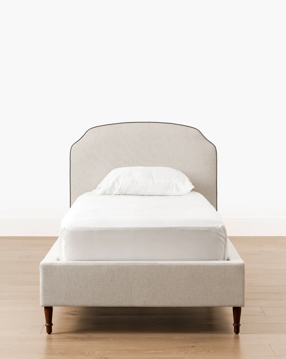 Willoughby Bed - Image 9