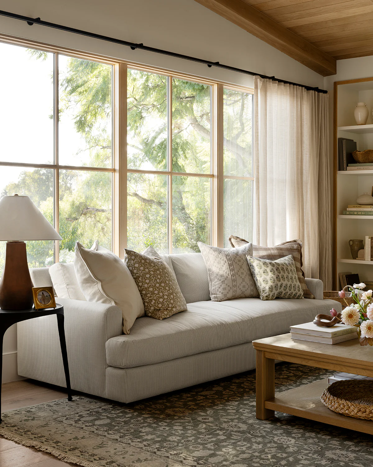 Winthrop Sofa 90" - Image 3